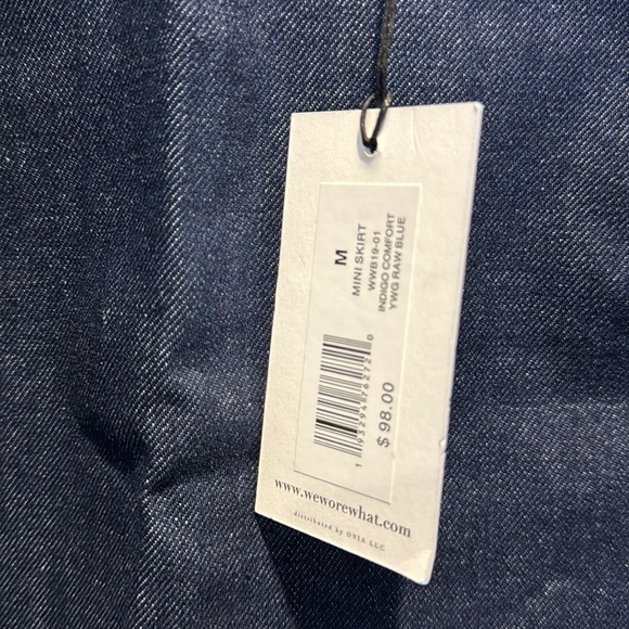 WeWoreWhat NWT Indigo Comfort Denim Mini Skirt. - Picture 2 of 6